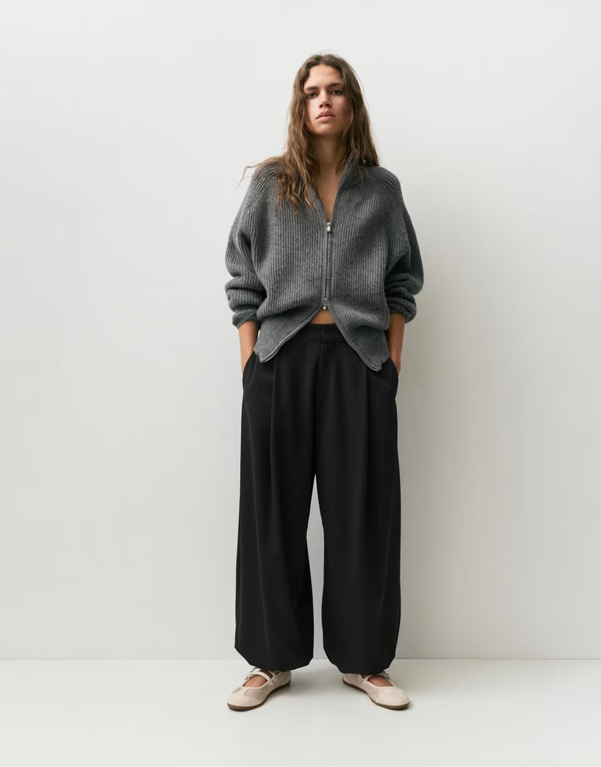 ASOS Pull&Bear Darted balloon trousers in black - 1