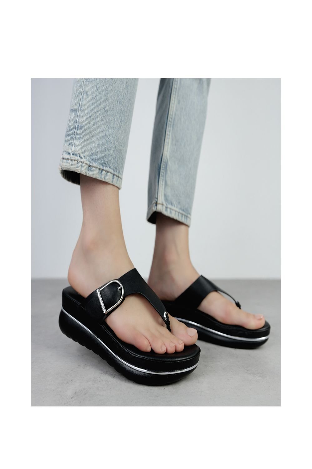 Moda In Pelle Moda In Pelle Women's 'Jesse' Metallic Leather Flatforms in Black - 2