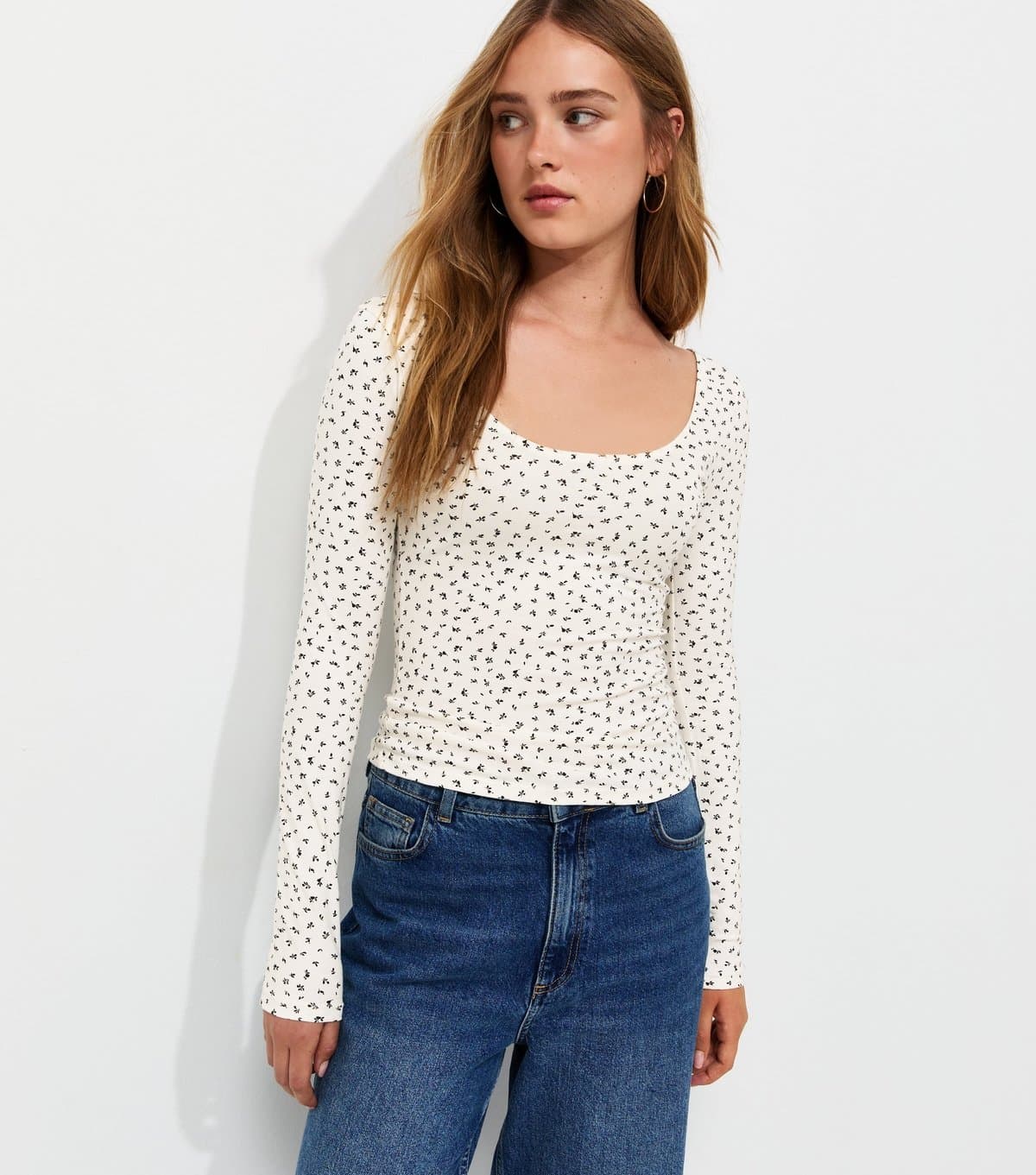 New Look Women's Cream Ditsy Floral Long Sleeve Scoop Neck Top New Look
