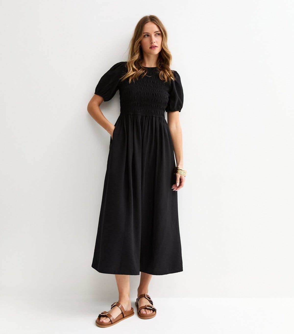 New Look Black Shirred Body Short Sleeve Midi Dress