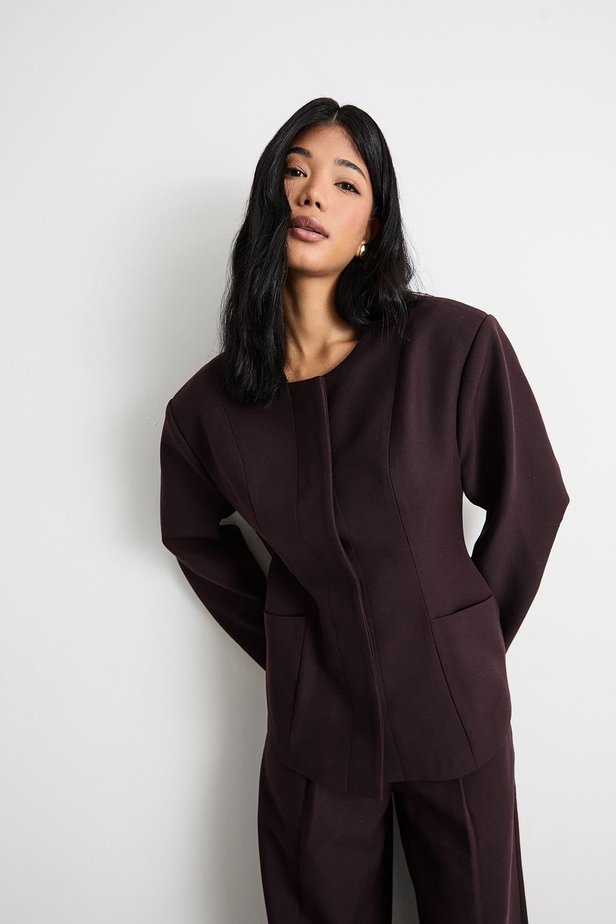 Warehouse Warehouse Women's Premium Tailored Extreme Shoulder Moulded Waist Blazer in Chocolate