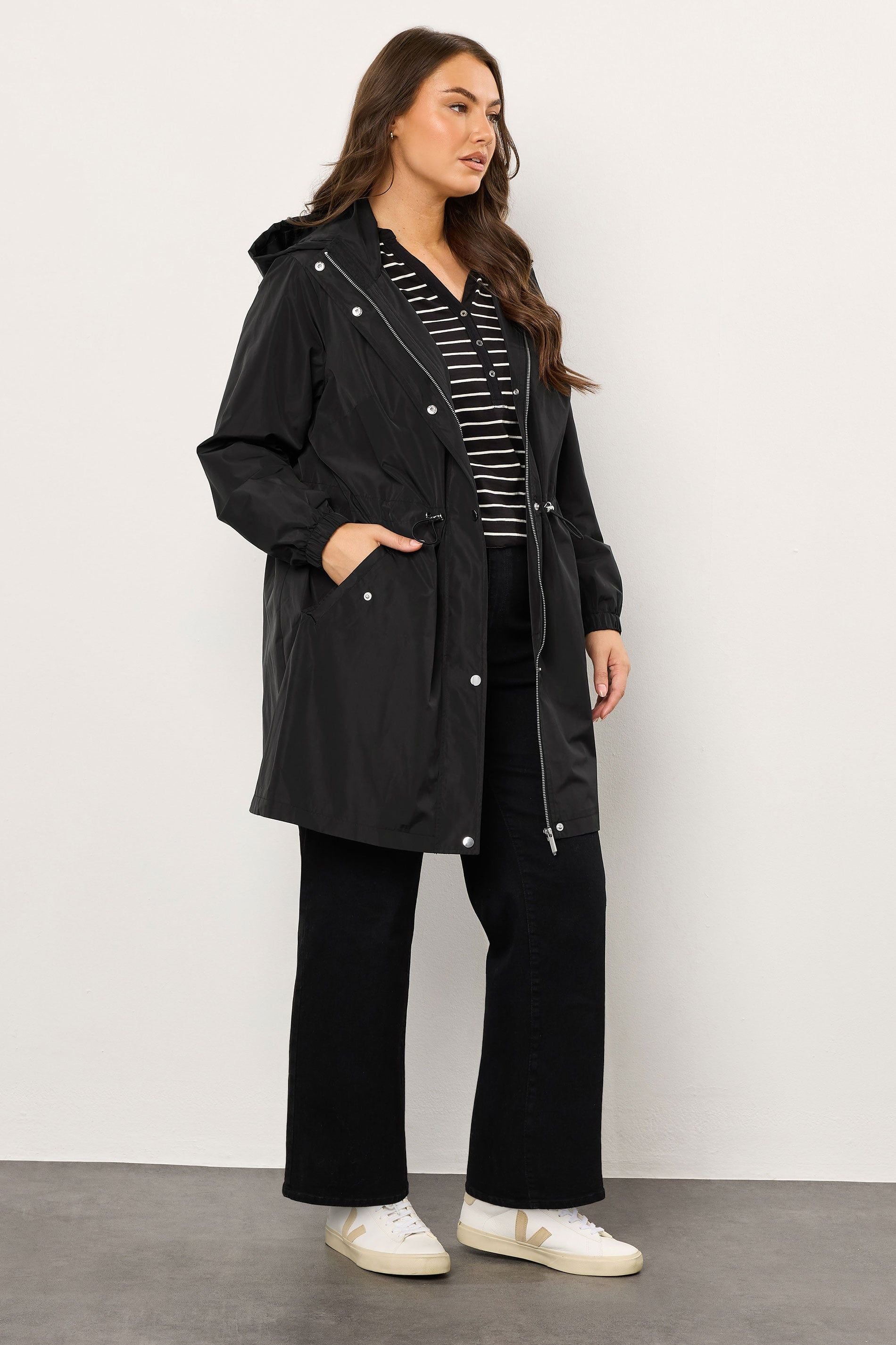 Evans Evans Women's Lightweight Rain Jacket in Black - 3