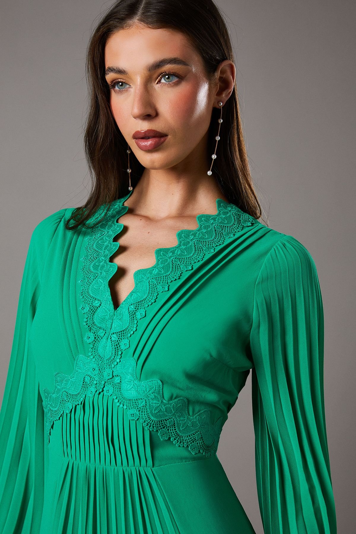 Coast Coast Women's Pleat Detail Lace Trim Maxi Dress in Green - 4