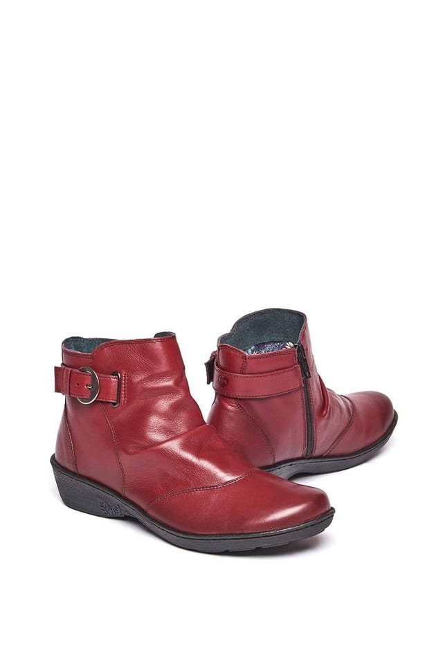 Moshulu Moshulu Women's 'Bourbon 2' Slouchy Leather Ankle Boots in Dark Red - 2