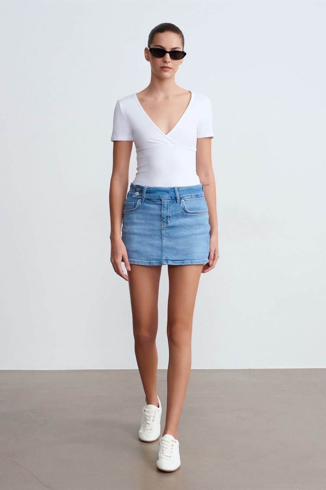 Dilvin Dilvin Women's High-Waist Denim Mini Skirt With Belt in Mid Blue