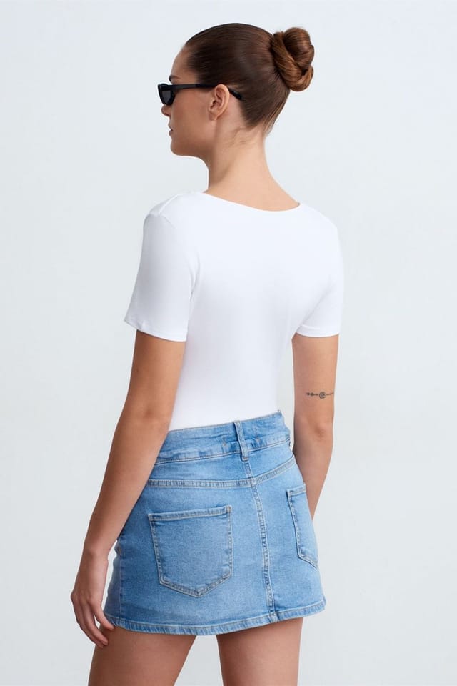 Dilvin Dilvin Women's High-Waist Denim Mini Skirt With Belt in Mid Blue - 2