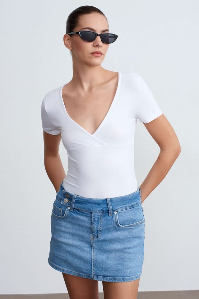 Dilvin Dilvin Women's High-Waist Denim Mini Skirt With Belt in Mid Blue - 3