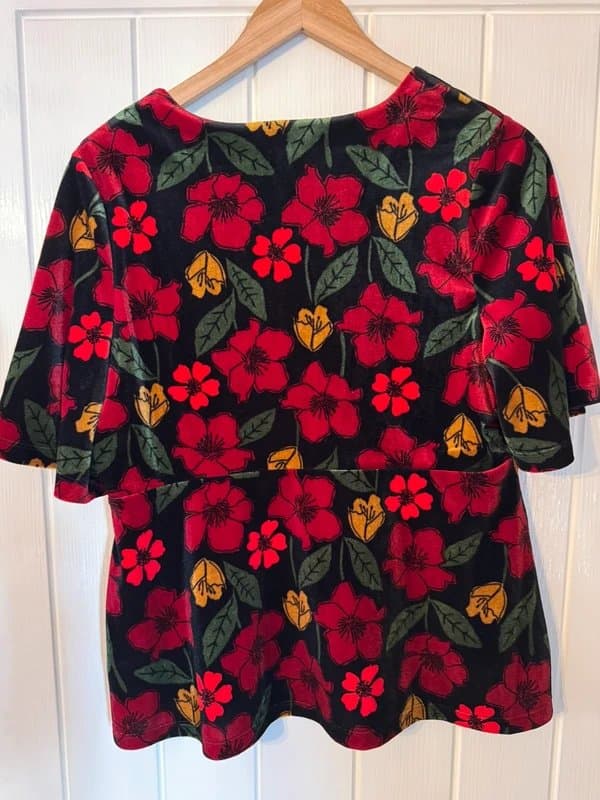 Seasalt Cornwall Seasalt Cornwall "Capsule" Velvet Floral V-Neck Top - Size 12 (NWOT)