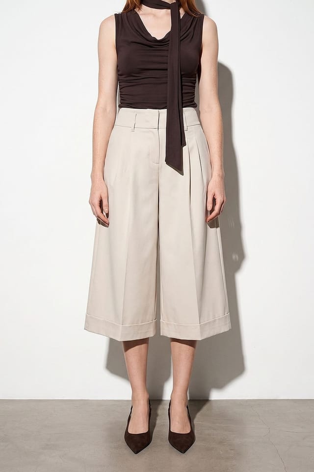 Dilvin Dilvin Women's High-Waist Wide-Leg Crepe Culottes in Beige - 3