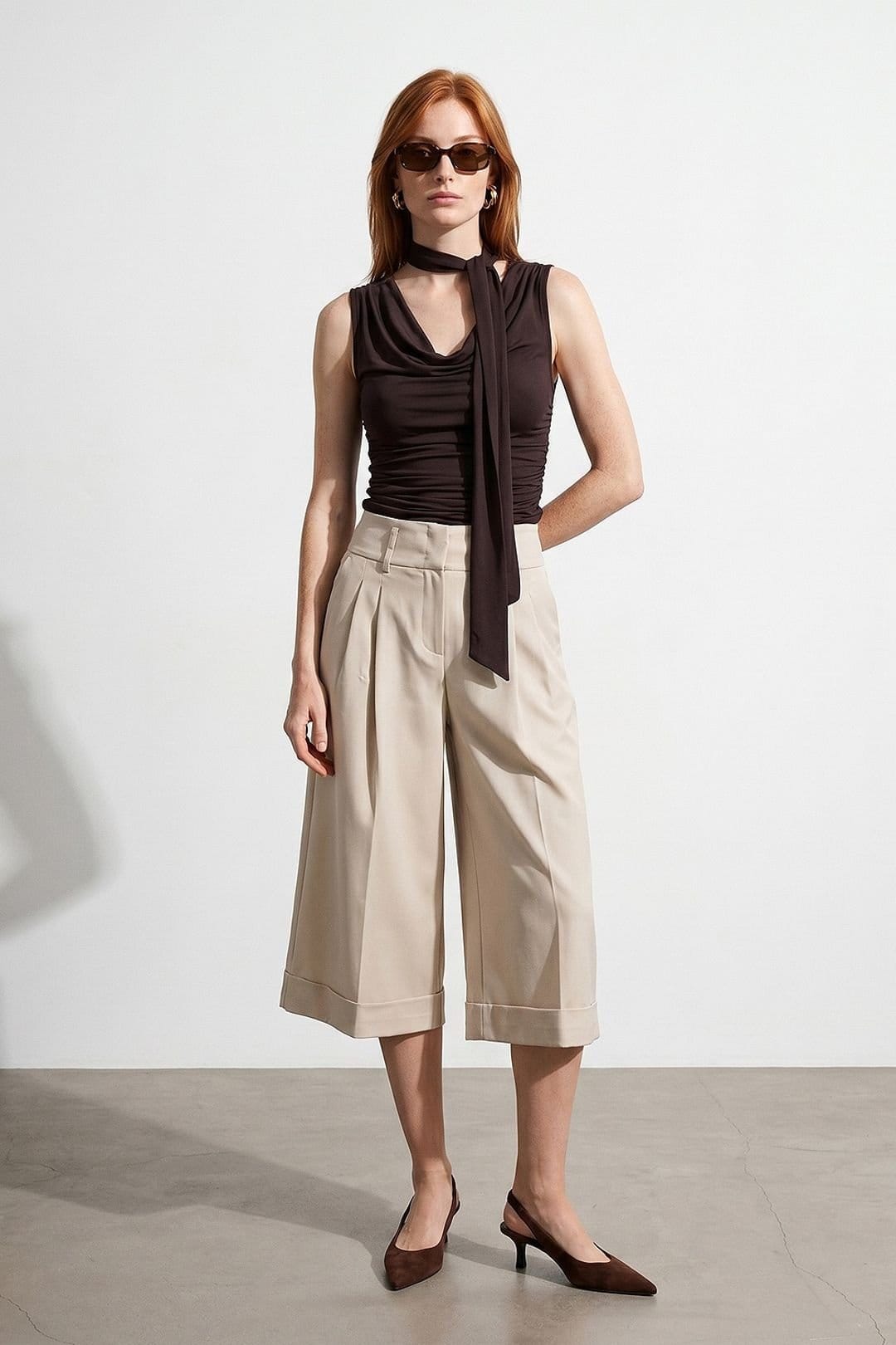 Dilvin Dilvin Women's High-Waist Wide-Leg Crepe Culottes in Beige - 4