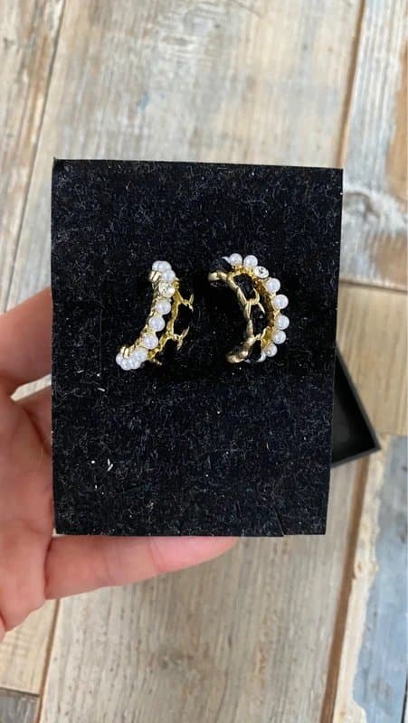 ITALY FASHION Golden and pearls earrings