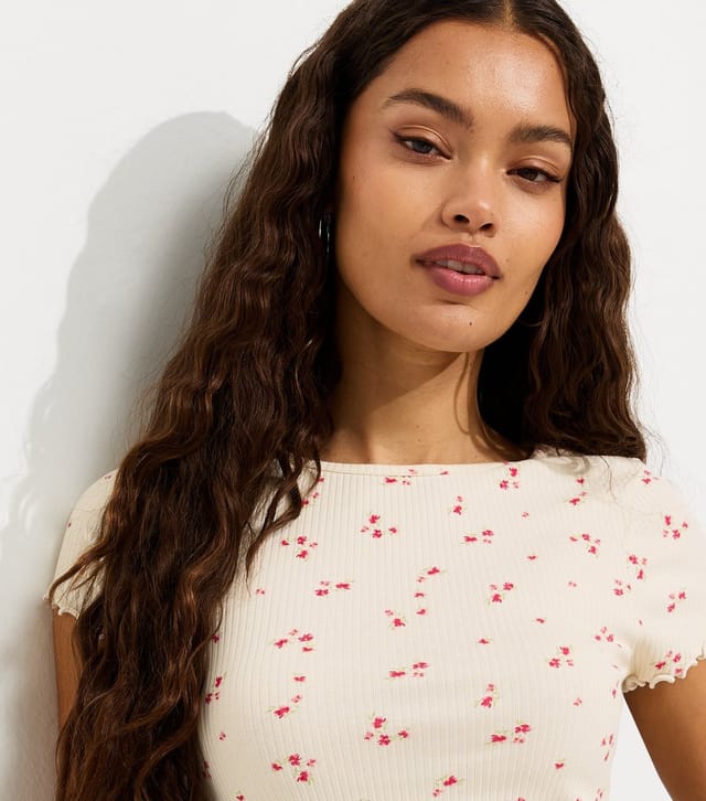 New Look Women's Petite Cream Ribbed Floral Babylock T-Shirt New Look - 2
