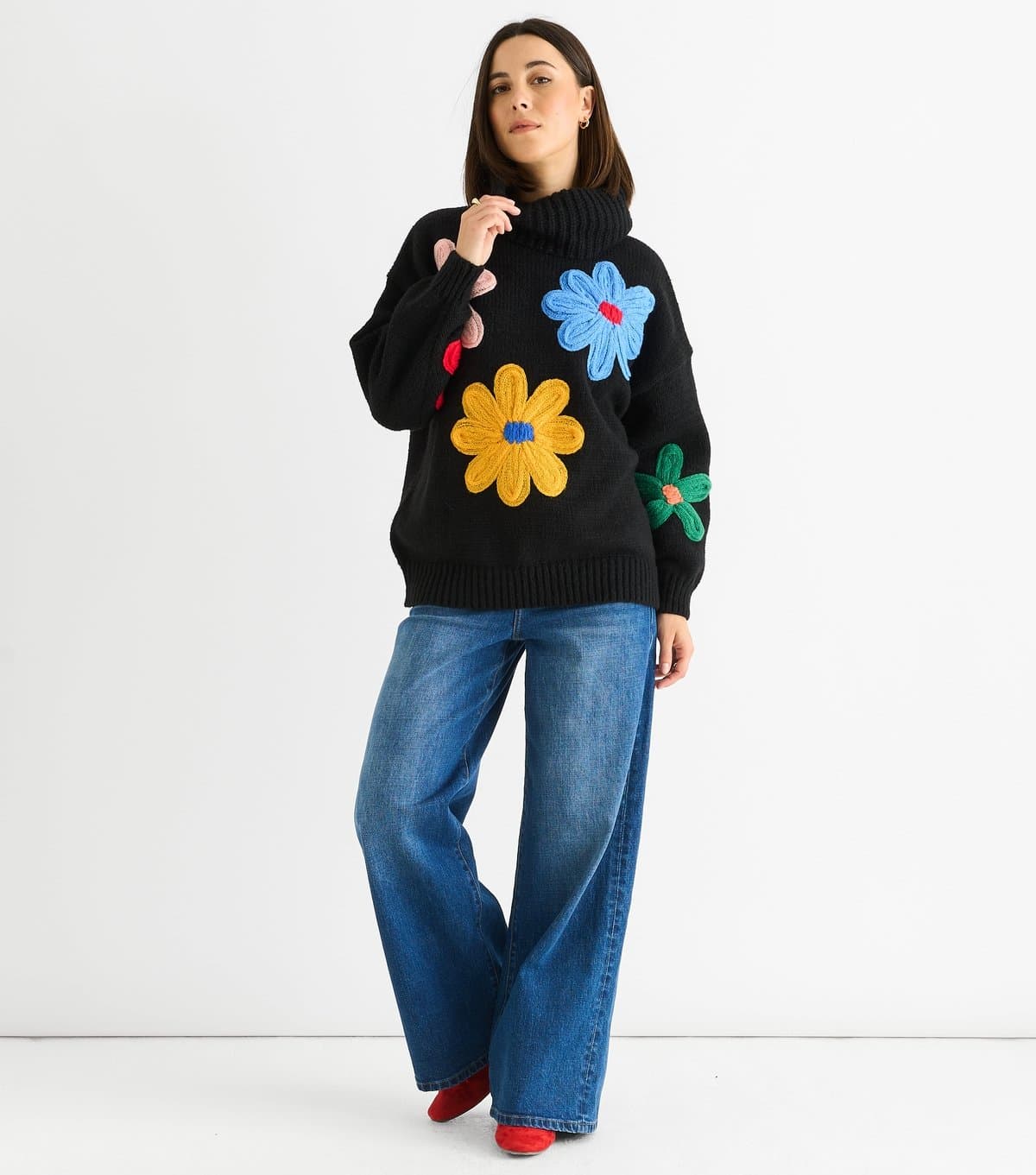 Gini London Women's Petite Black Floral Applique Oversize Jumper Gini London New Look