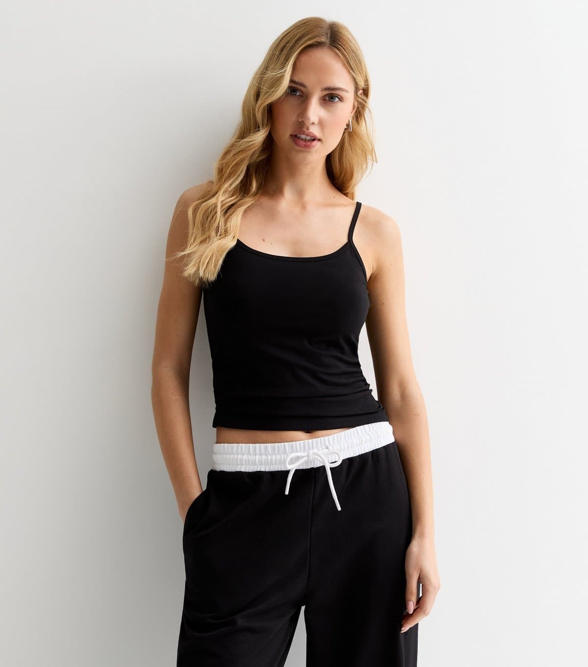 New Look Women's Black Scoop Neck Strappy Vest New Look