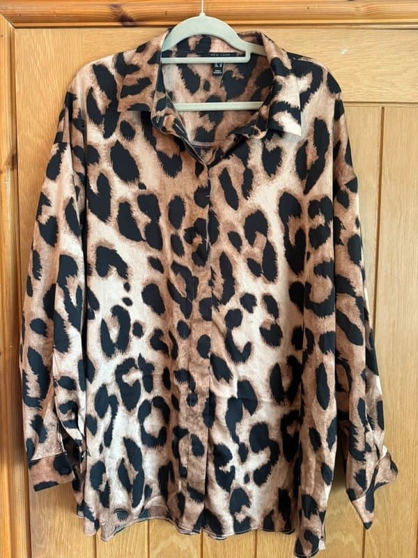 New Look New Look leopard print blouse size 24