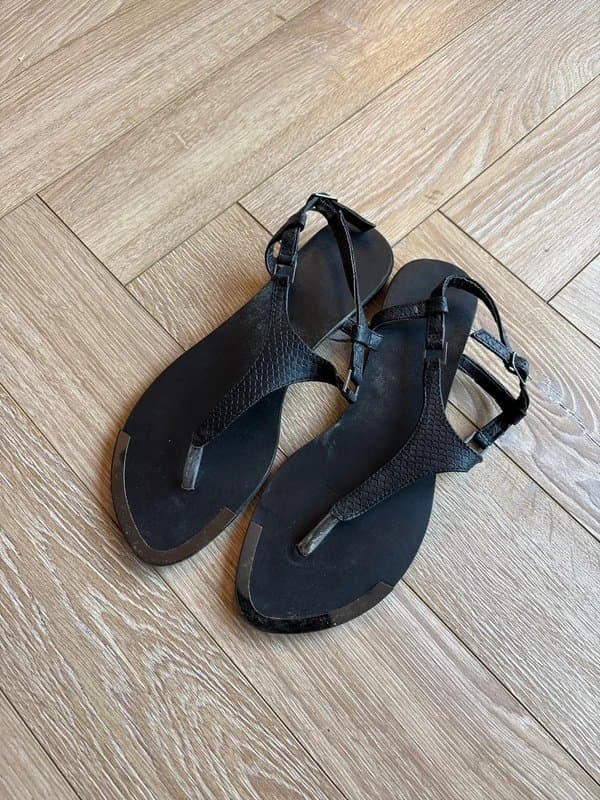 New Look New Look black faux leather croc print sandals thong flip flops
