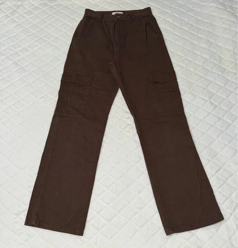 Stradivarius Stradivarius straight leg cargos size 10