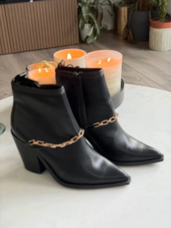 ASOS Design Asos Design Black Western Ankle Boots With Gold Chain – UK 6 - 1