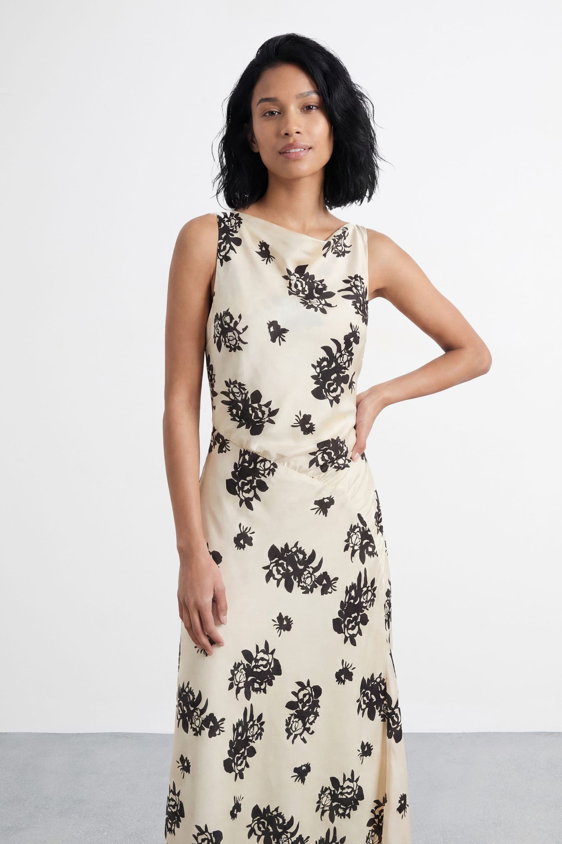 Warehouse Warehouse Women's Petite Floral Printed Racer Neck Seam Detail Bias Maxi Dress in Cream - 4