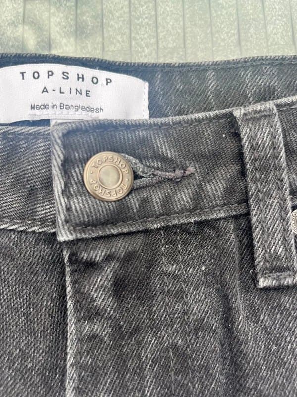 Topshop Topshop denim shorts New A-line fit black size 8- festival, summer, holiday