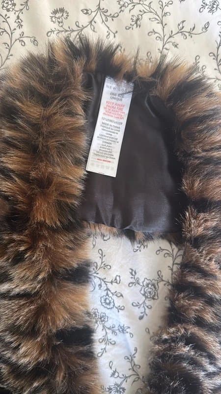 New Look Faux leopard fur shawl