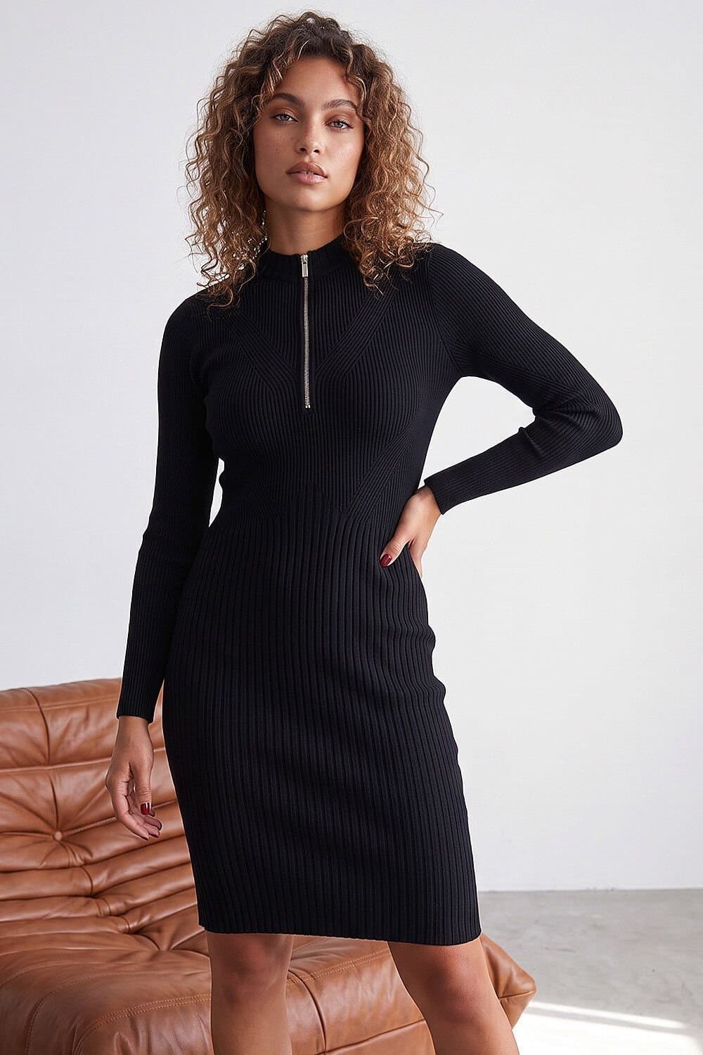 Dusk Dusk Women's Zipped Knit Dress in Black