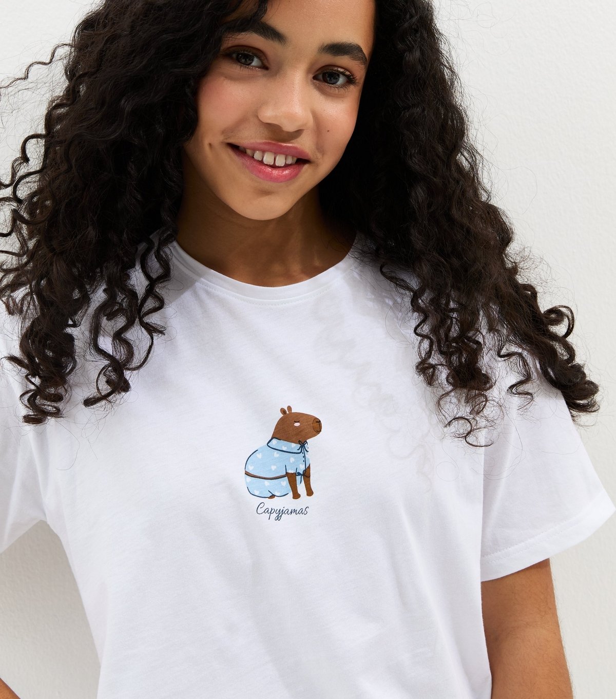 New Look Girls' White Cotton Capybara T-Shirt and Shorts Pyjama Set New Look - 2