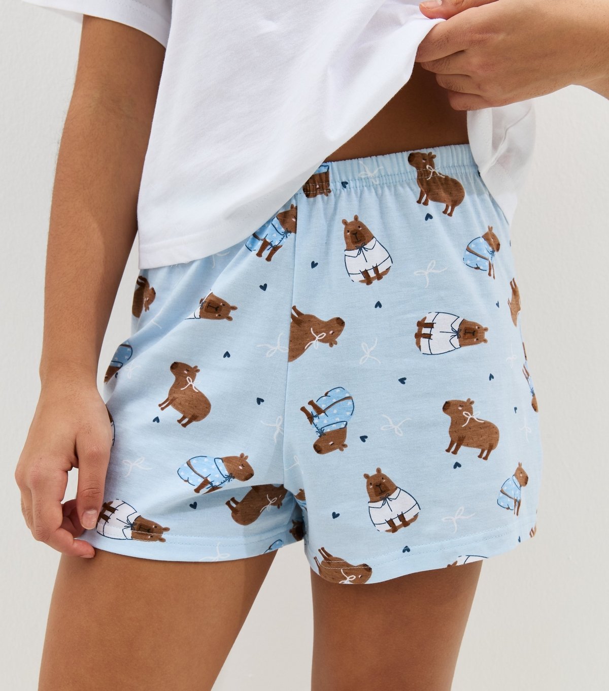 New Look Girls' White Cotton Capybara T-Shirt and Shorts Pyjama Set New Look - 3