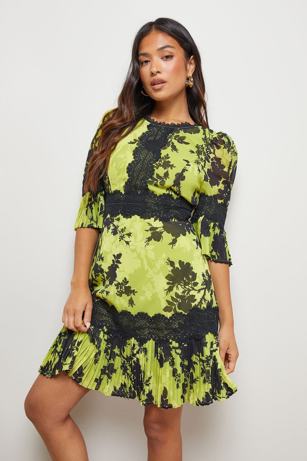 Oasis Oasis Women's Petite Printed Lace Trim Pleated Mini Dress