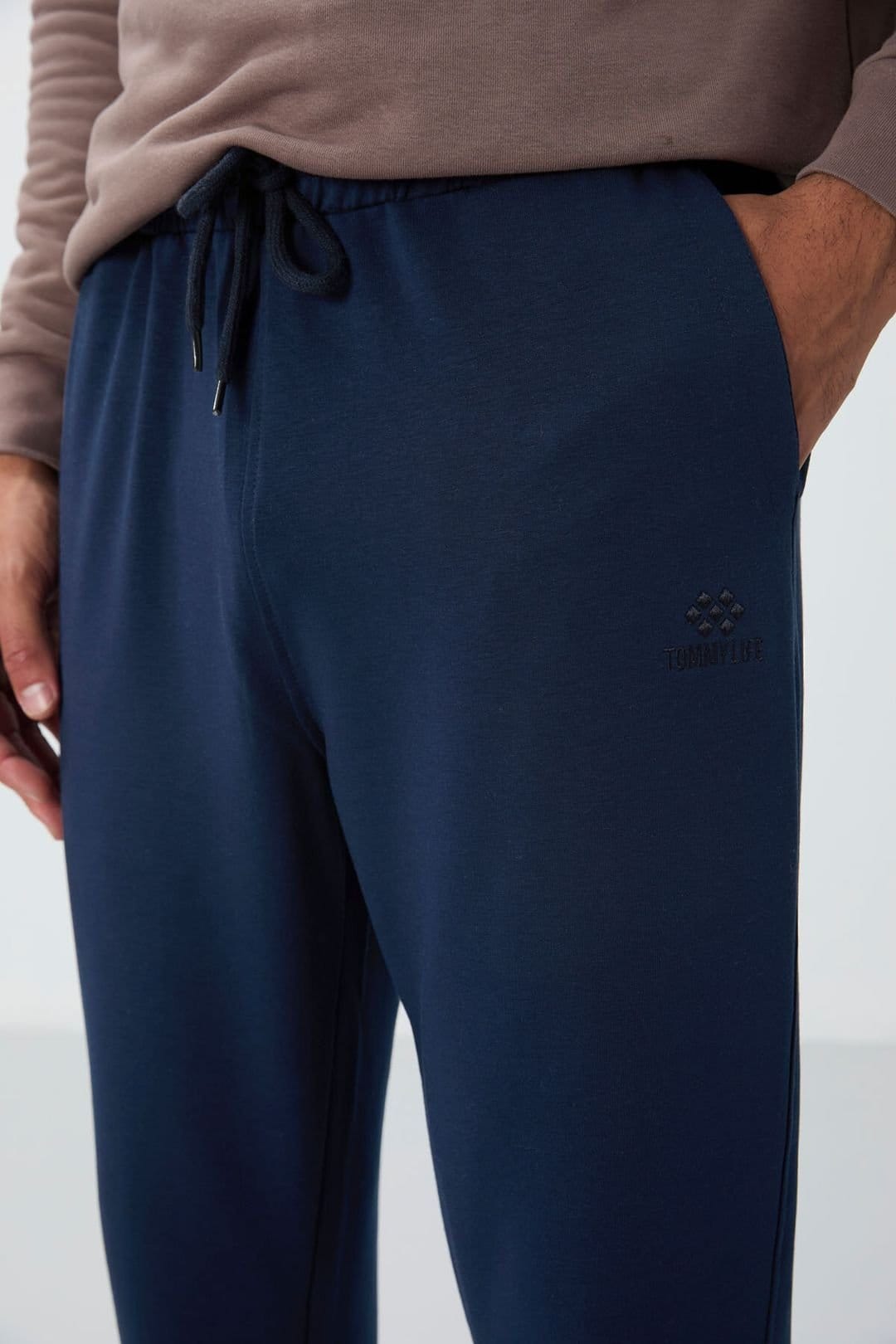 Tommy Life Tommy Life Men's Regular-Fit Cotton Blend Sweatpants in Navy - 4
