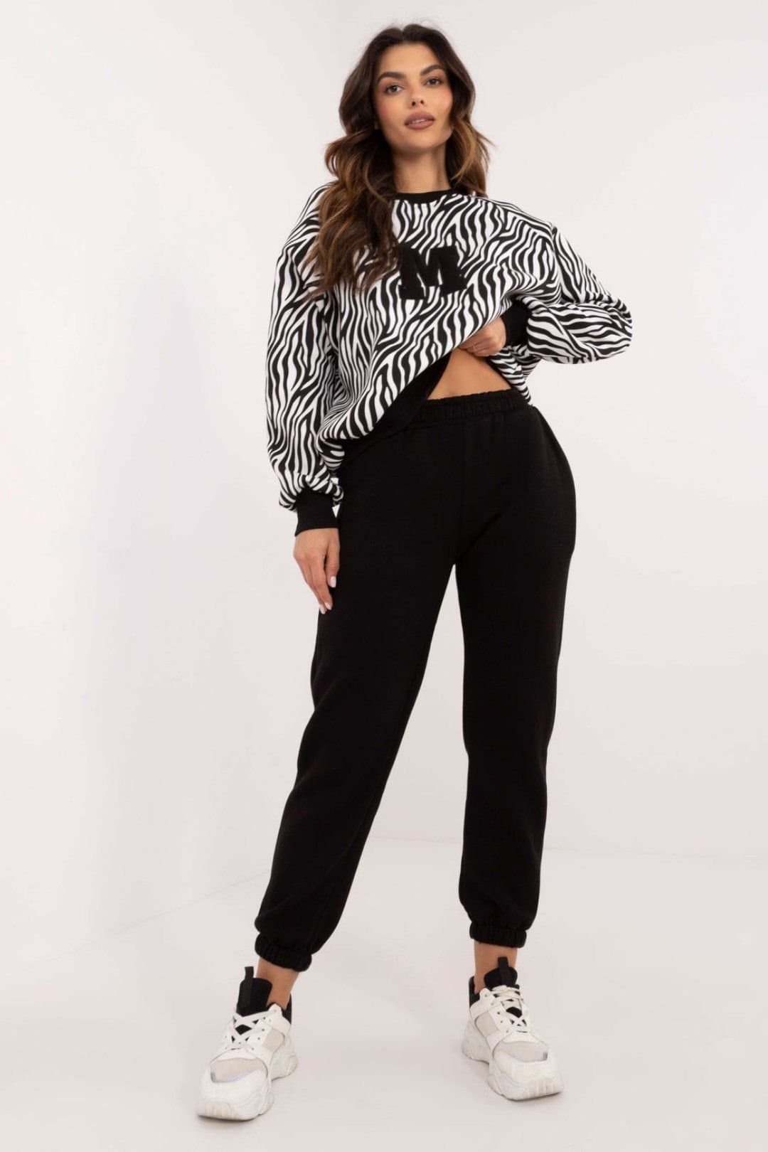 Love Lace Love Lace Women's Casual Patch Detail Animal Print Sweater Set in Black