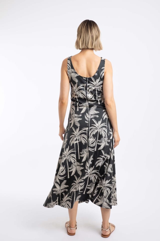Weird Fish Weird Fish Women's Tivoli Printed Jersey Dress in Black - 3