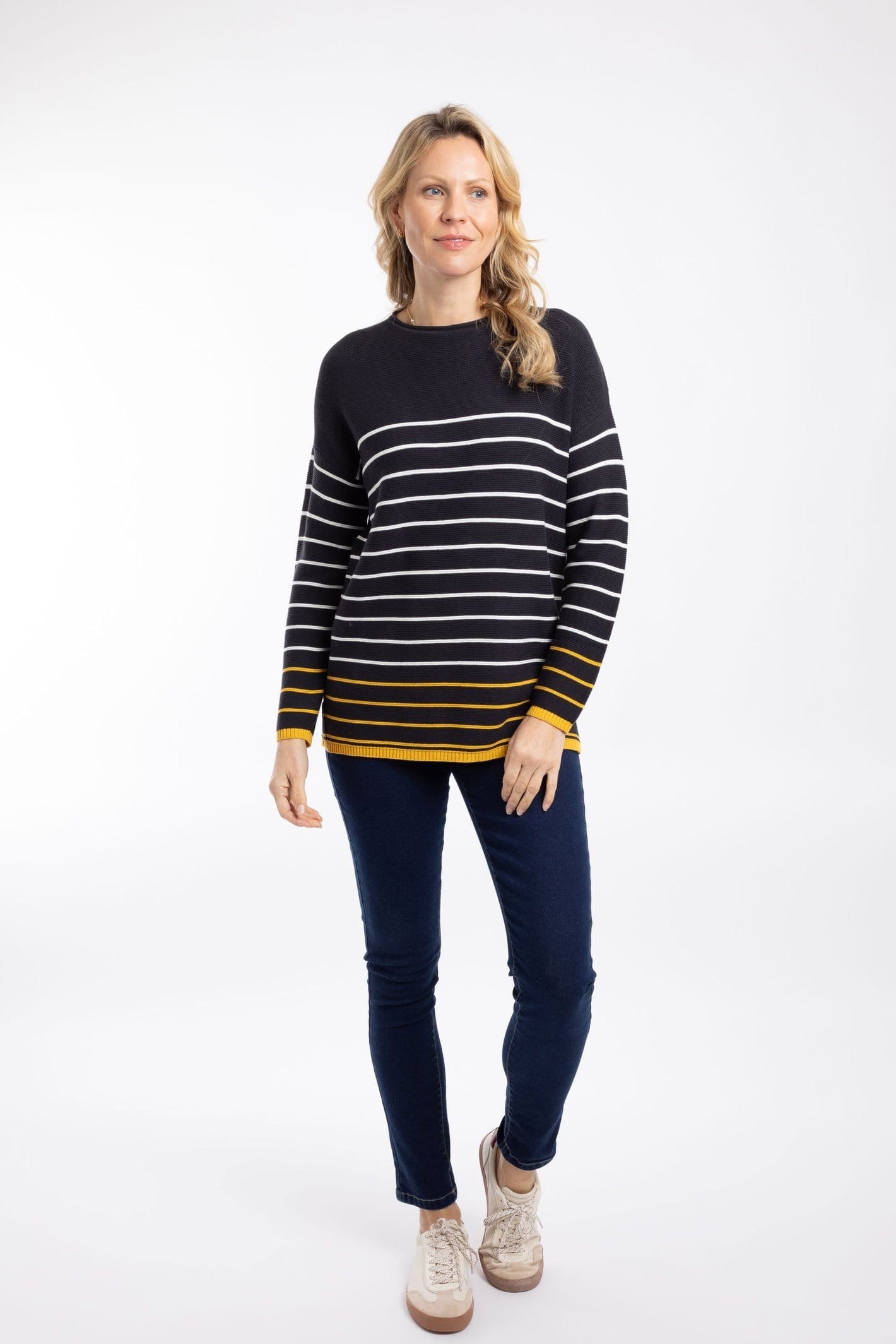 Weird Fish Weird Fish Women's Sutton Striped Knitted Crew Jumper in Dark Navy - 4