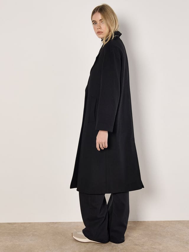 Apricot Apricot Women's Oversized Tailored Boyfriend Coat in Black - 3