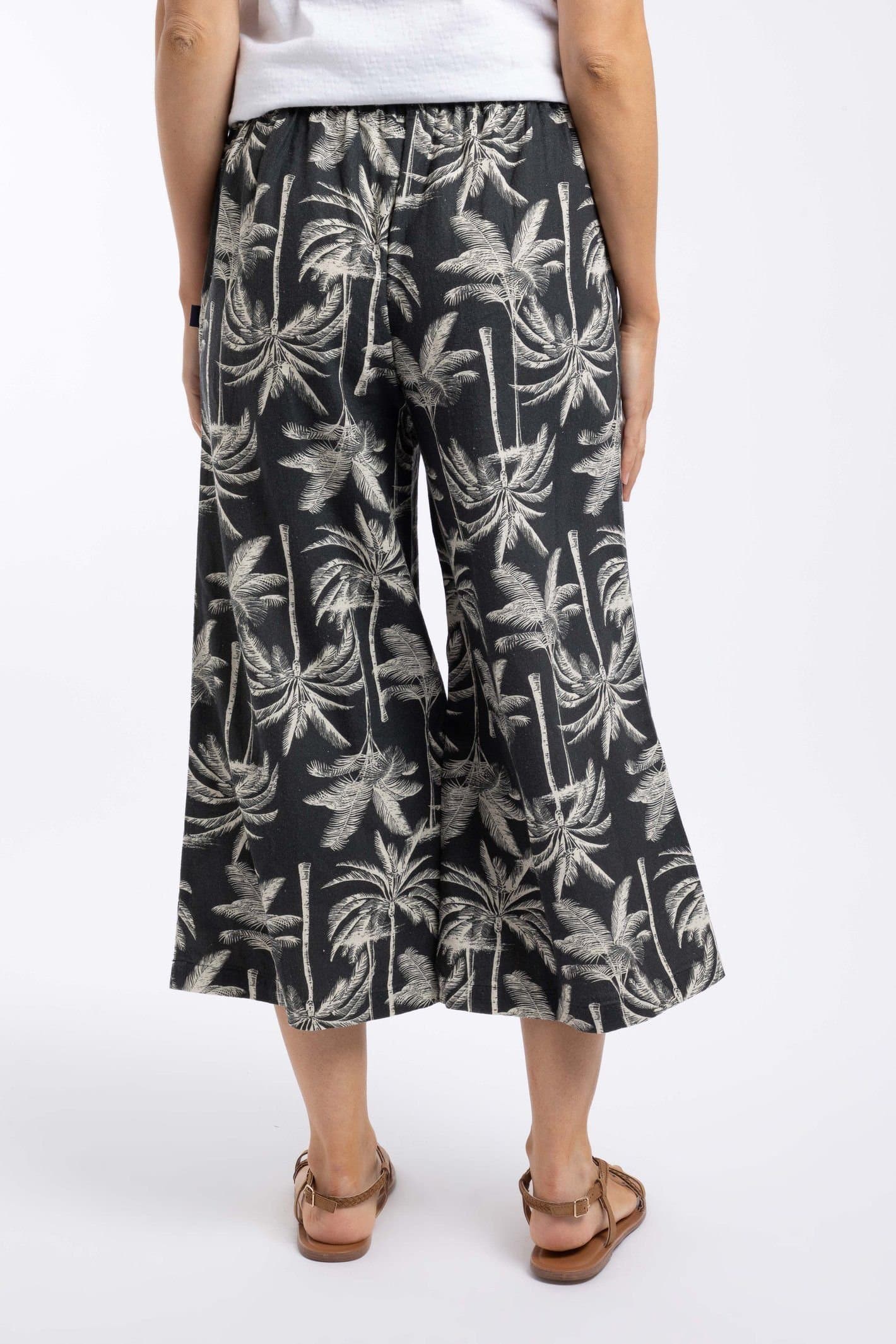 Weird Fish Weird Fish Women's Mossa Printed Linen Rich Culottes in Black