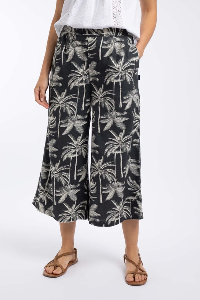 Weird Fish Weird Fish Women's Mossa Printed Linen Rich Culottes in Black - 3