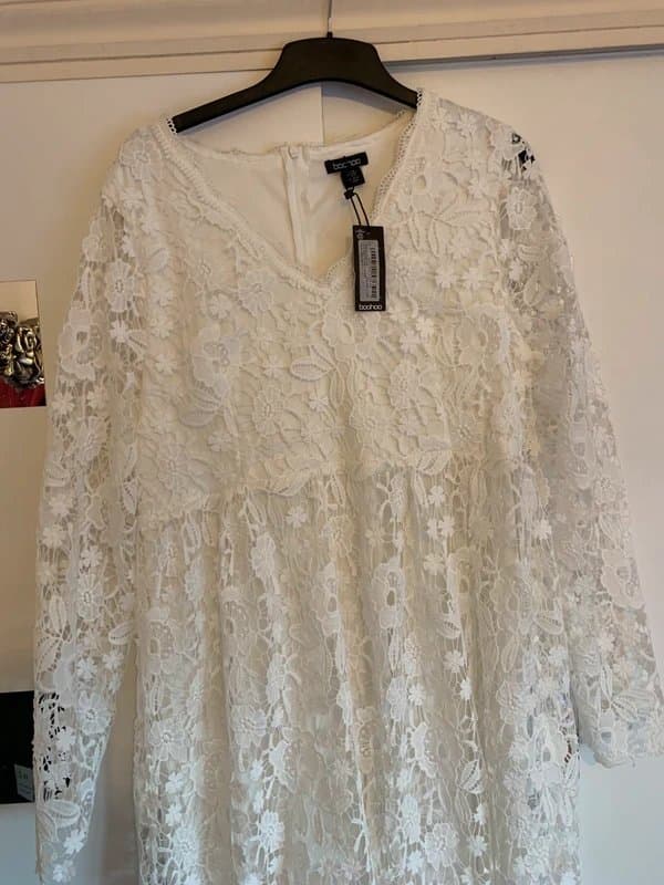 Boohoo Stunning white lace dress fully lined except sleeves