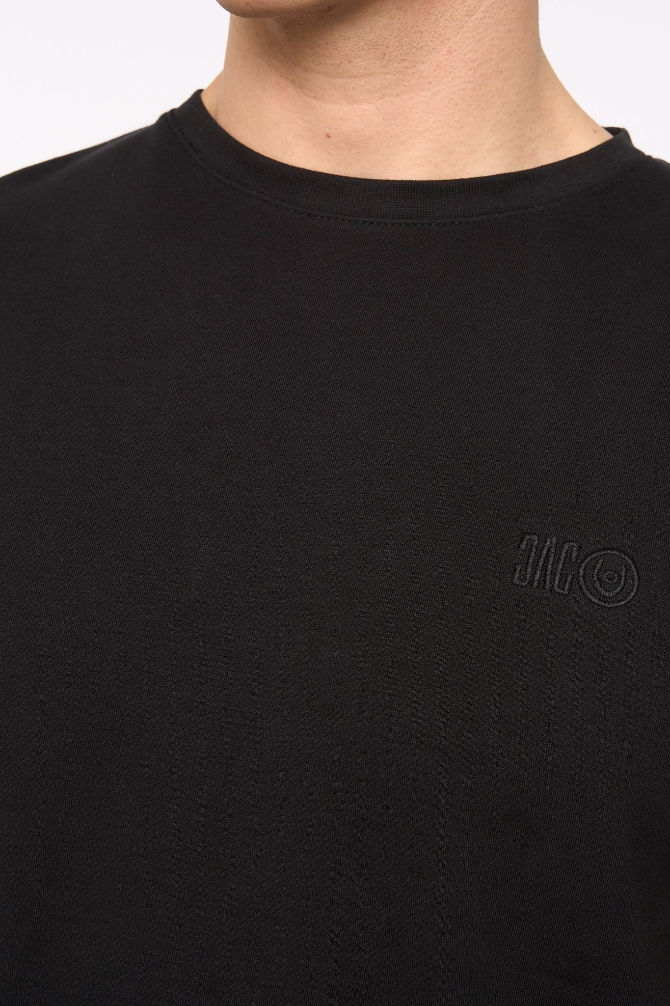 Duck and Cover Duck and Cover Men's Sherborn Textured Crew Neck T-Shirt with Embroidery in Black - 4