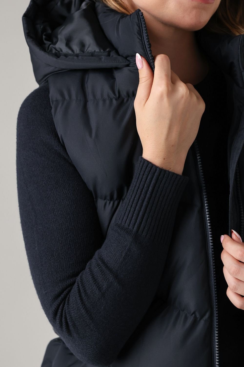 French Connection French Connection Women's Midi Quilted Gilet with Hood in Navy - 4