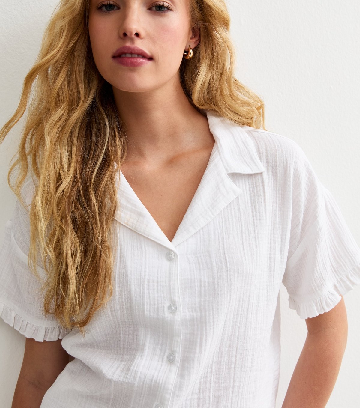 New Look Women's White Crinkled Cotton Shirt and Shorts Pyjama Set New Look - 2