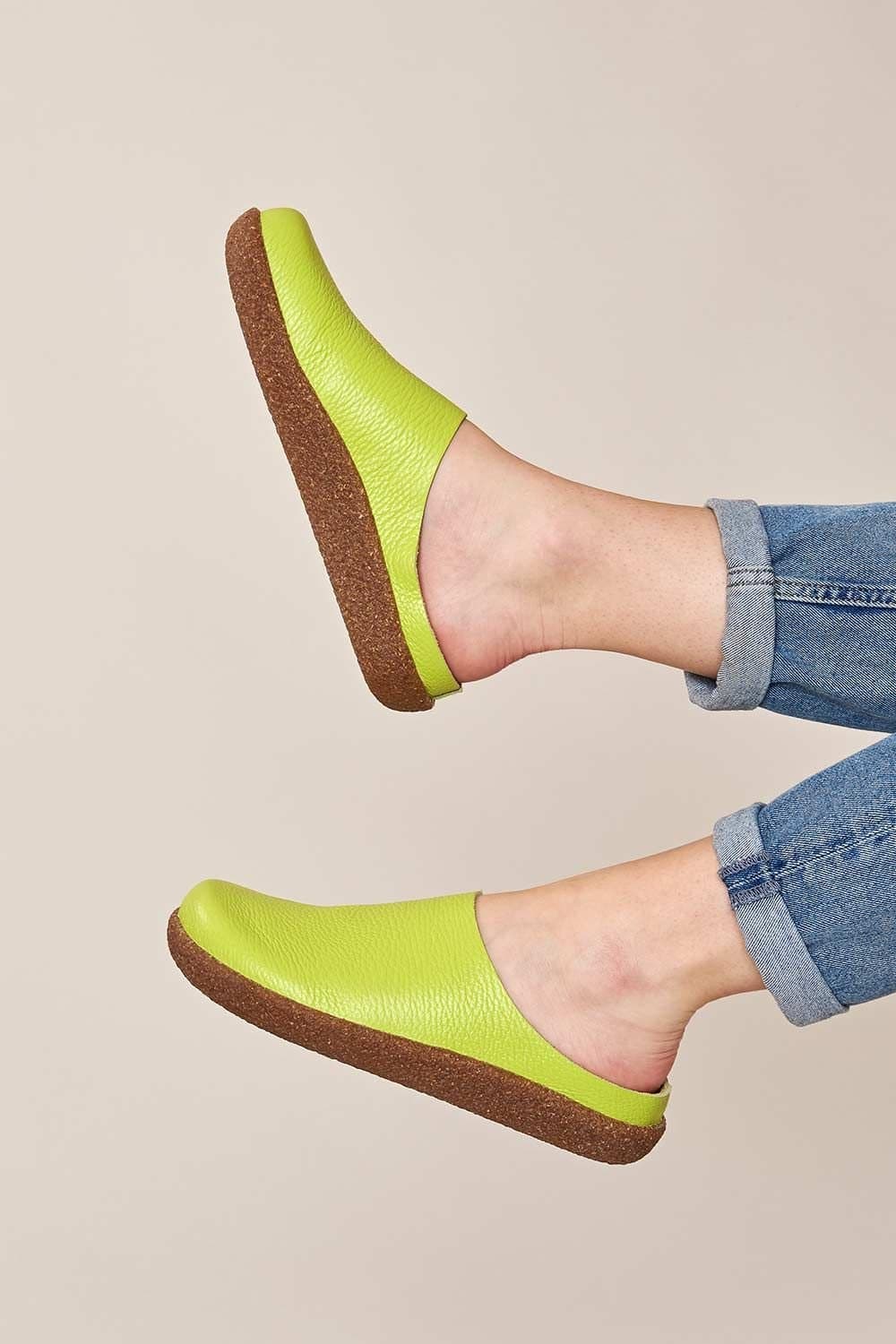 Moshulu Moshulu Women's Light Green Leather Clogs