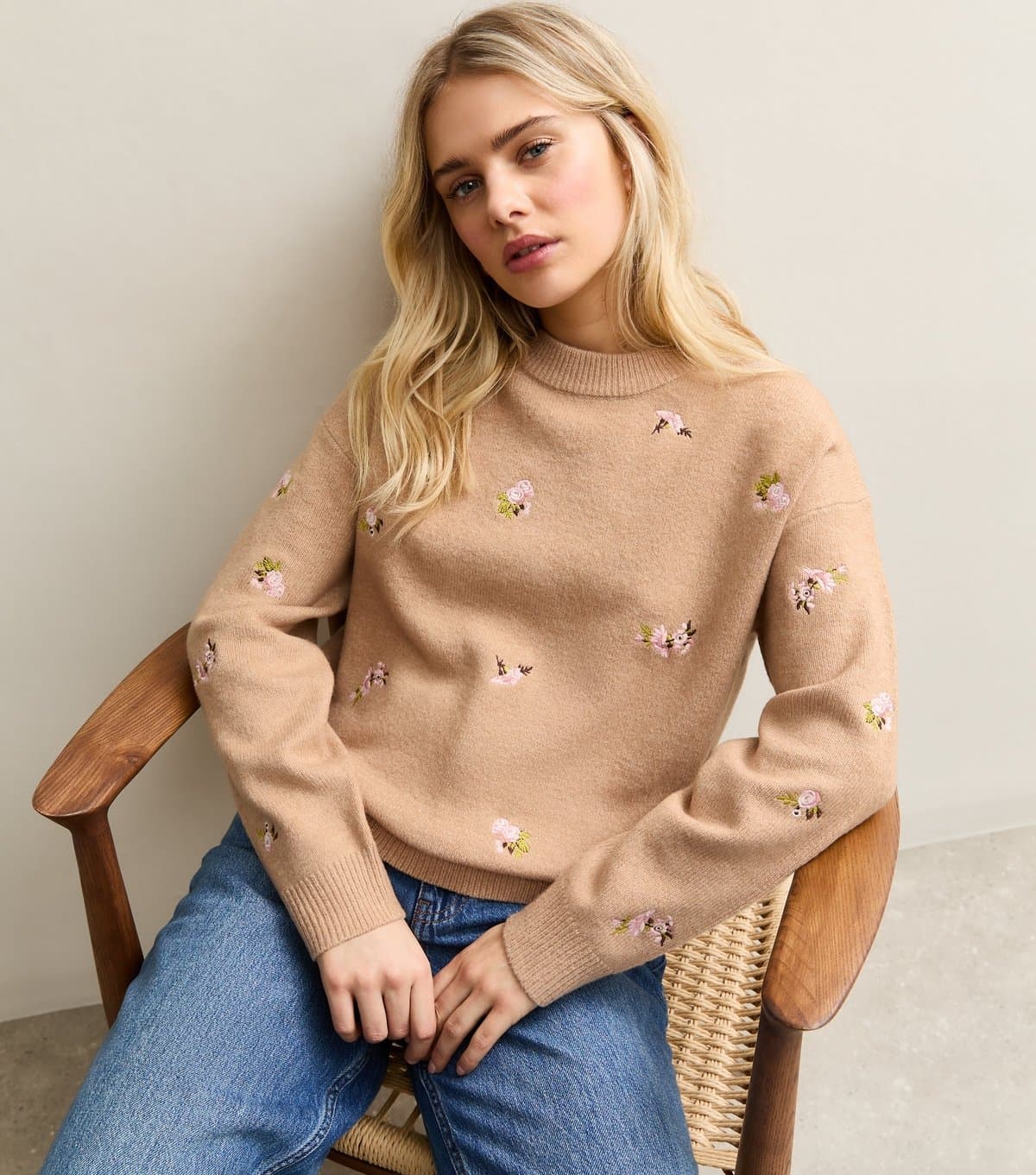 New Look Women's Camel Flower Embroidered Lightweight Jumper New Look