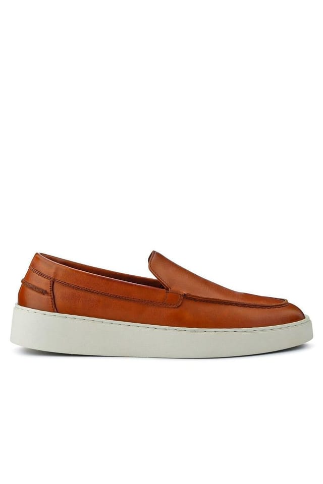 Jones Bootmaker Jones Bootmaker Men's Quade Smart Leather Slip-On Shoes in Tan - 2