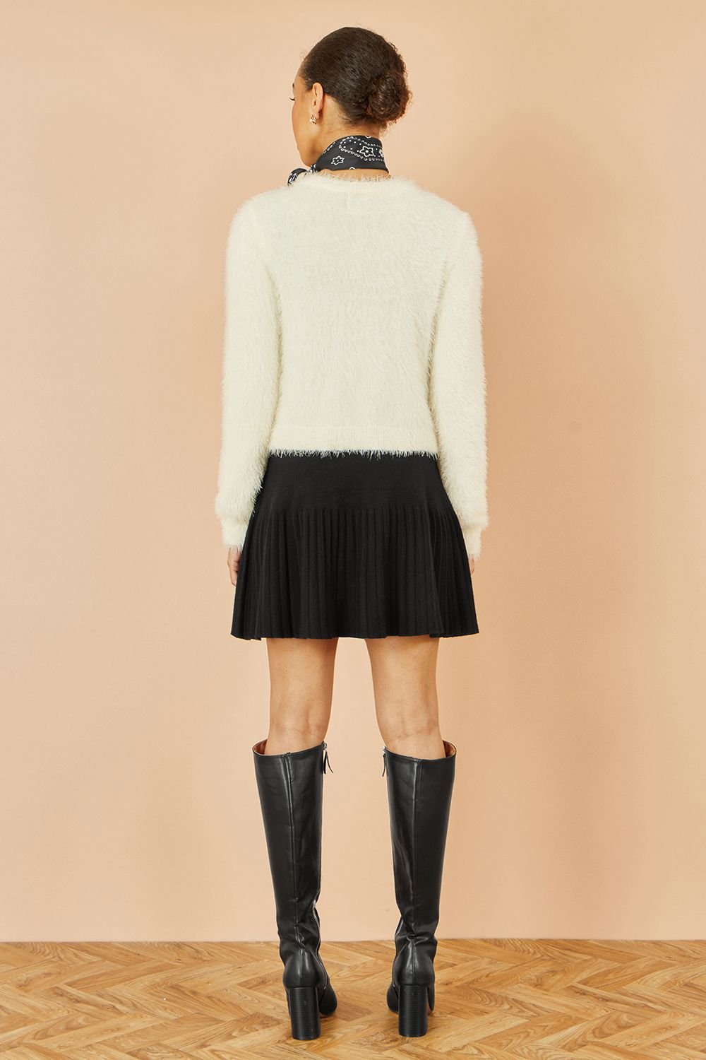 Yumi Yumi Women's Ivory Eyelash Fluffy Knit Bolero With Tie Front - 3