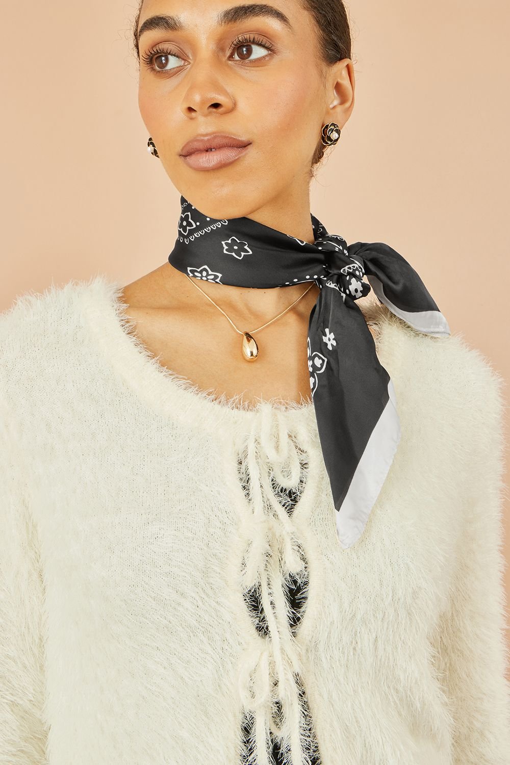 Yumi Yumi Women's Ivory Eyelash Fluffy Knit Bolero With Tie Front - 4