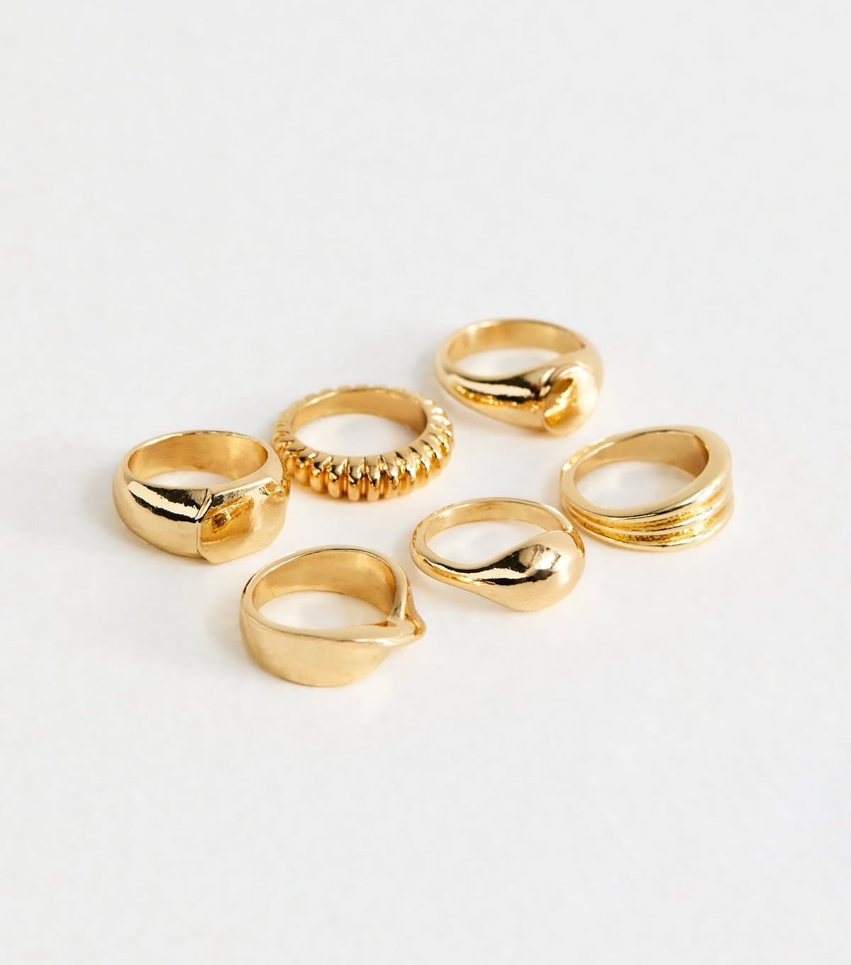 New Look Pack of 6 Gold Tone Chunky Signet Rings New Look