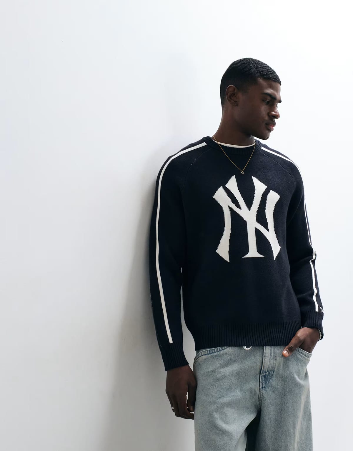ASOS New Era NY Yankees large logo knitted jumper with contrast piping in navy - 1