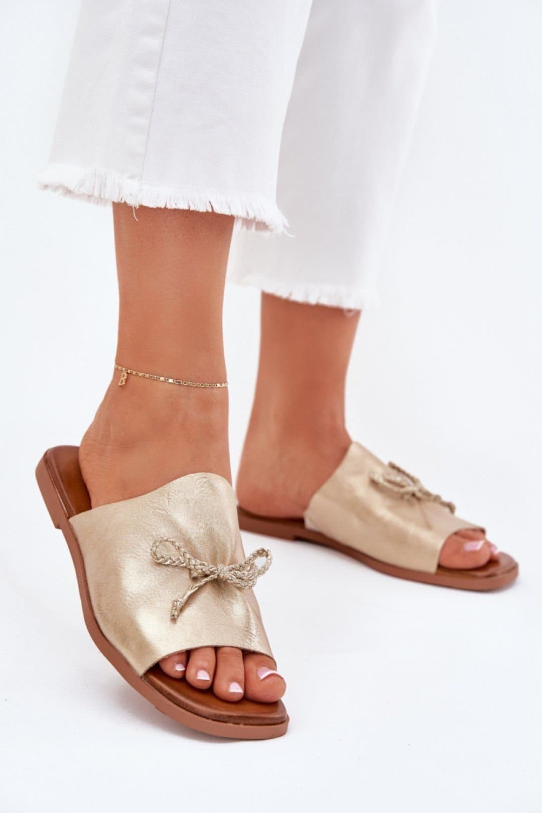 Love Lace Love Lace Women's Decorative Laced Flat Heel Sandals for Warm Days in Gold