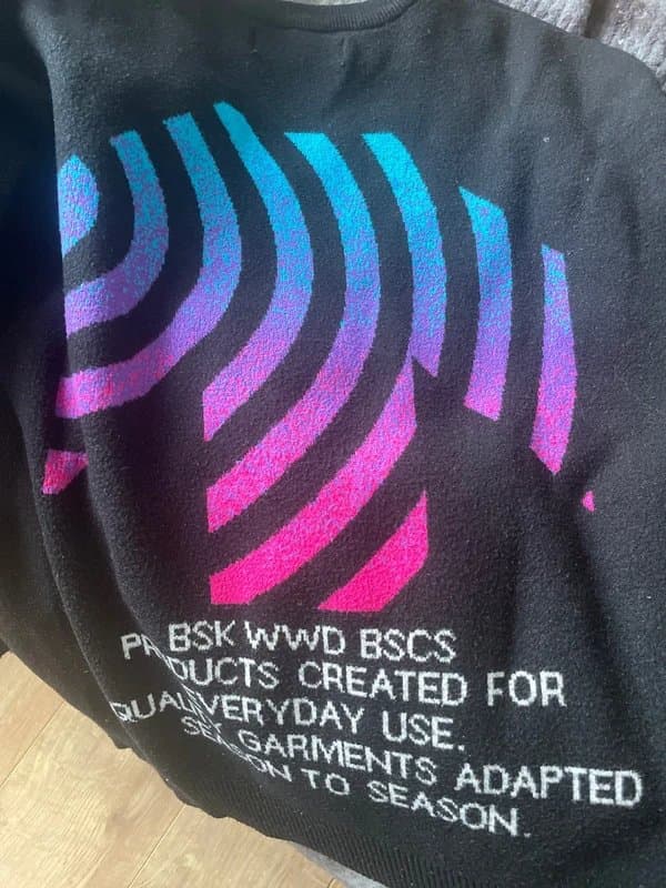 Bershka Bershka - soft knitted sweater black with blue and pink patter