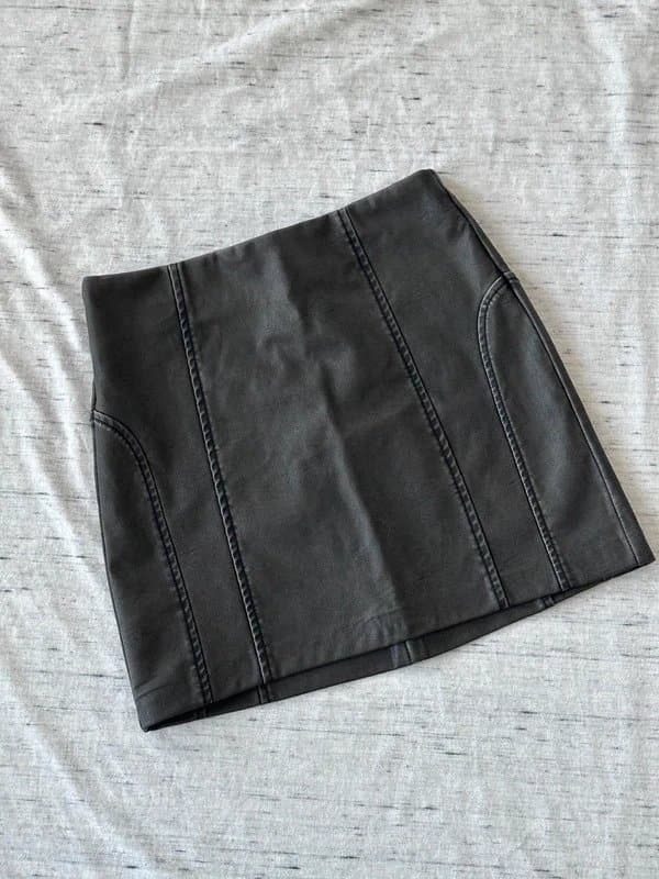 Bershka Bershka black faux leather mini skirt